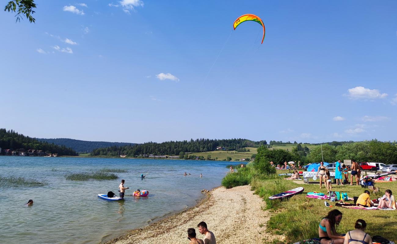 Фото Plage de Chaon с серая чистая галька поверхностью