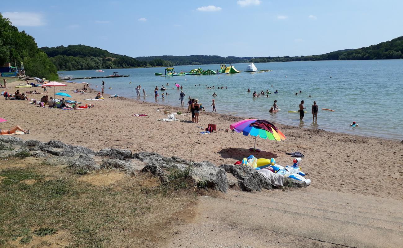 Фото Plage du Lac de la Liez с светлый песок поверхностью