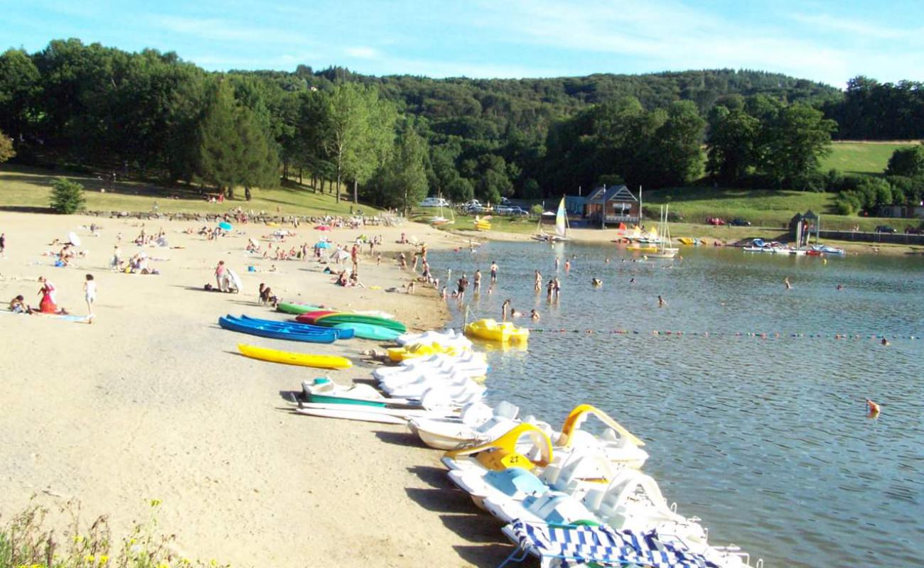 Фото Plage de La Salvetat-sur-Agout с песок с камнями поверхностью