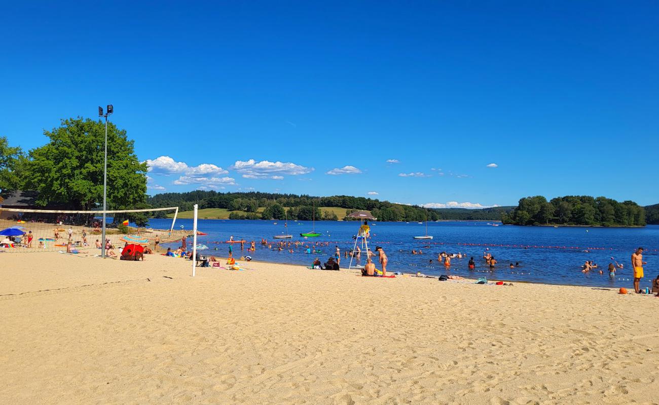 Фото Lake Vassiviere Beach с светлый песок поверхностью