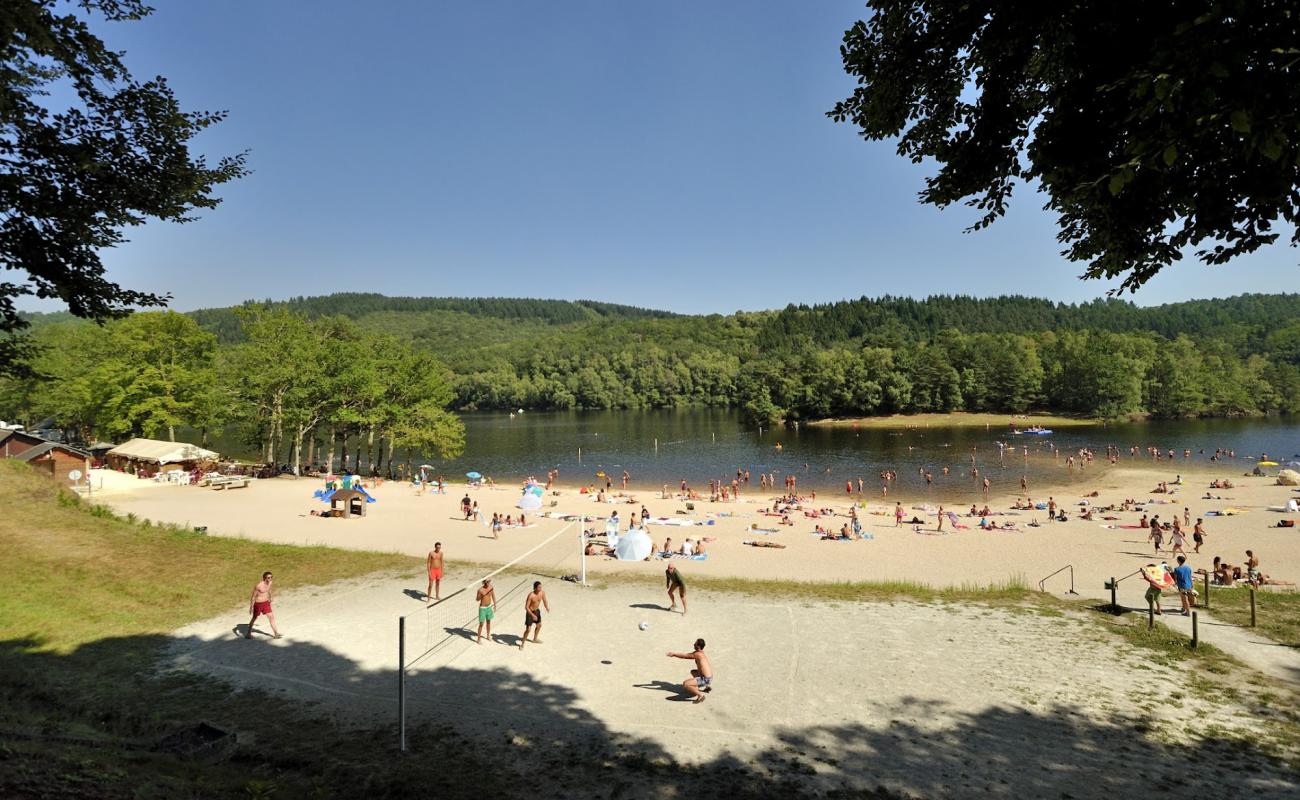 Фото Plage du Lac des Bariousses с светлый песок поверхностью