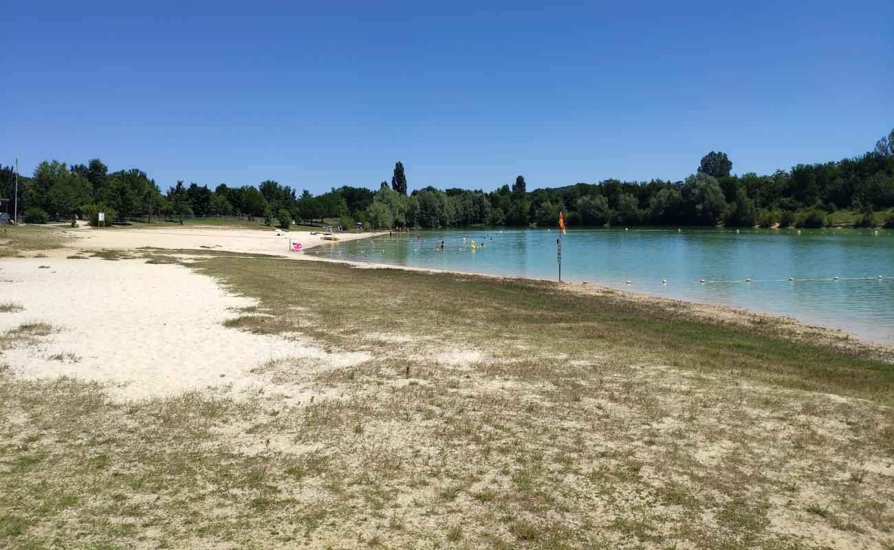 Фото Plage Pombonne с светлый песок поверхностью