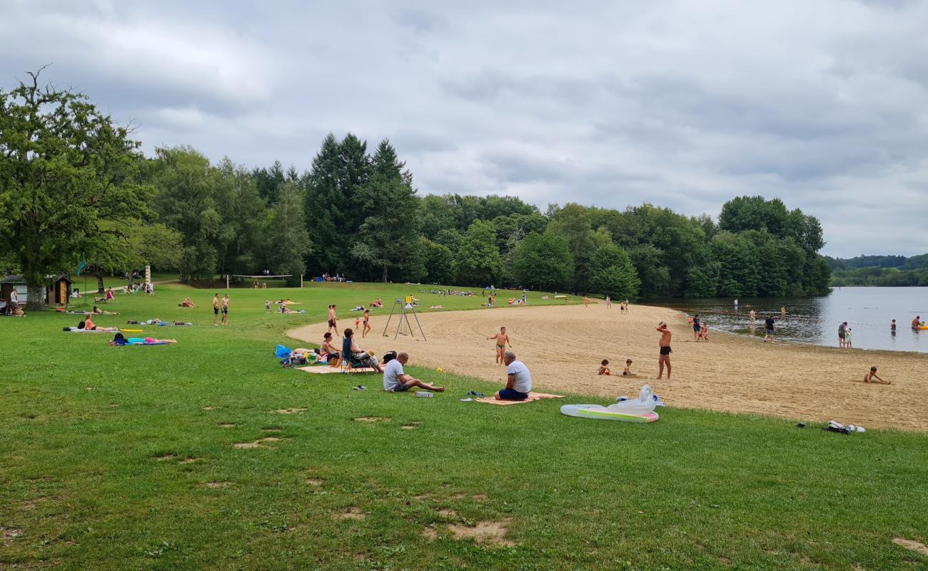 Фото Plage du Coiroux с светлый песок поверхностью