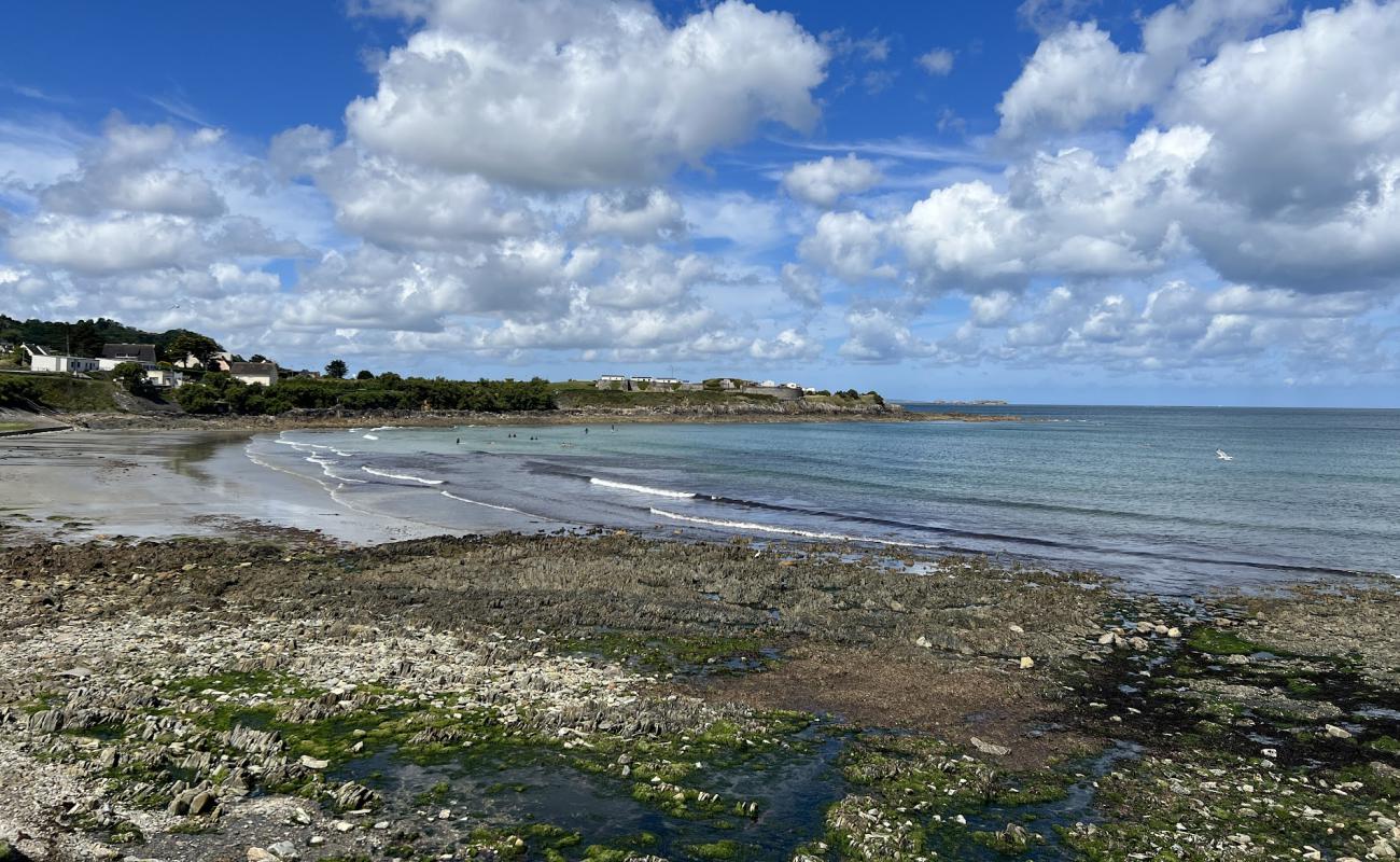 Фото Plage de Bretteville с серый песок поверхностью