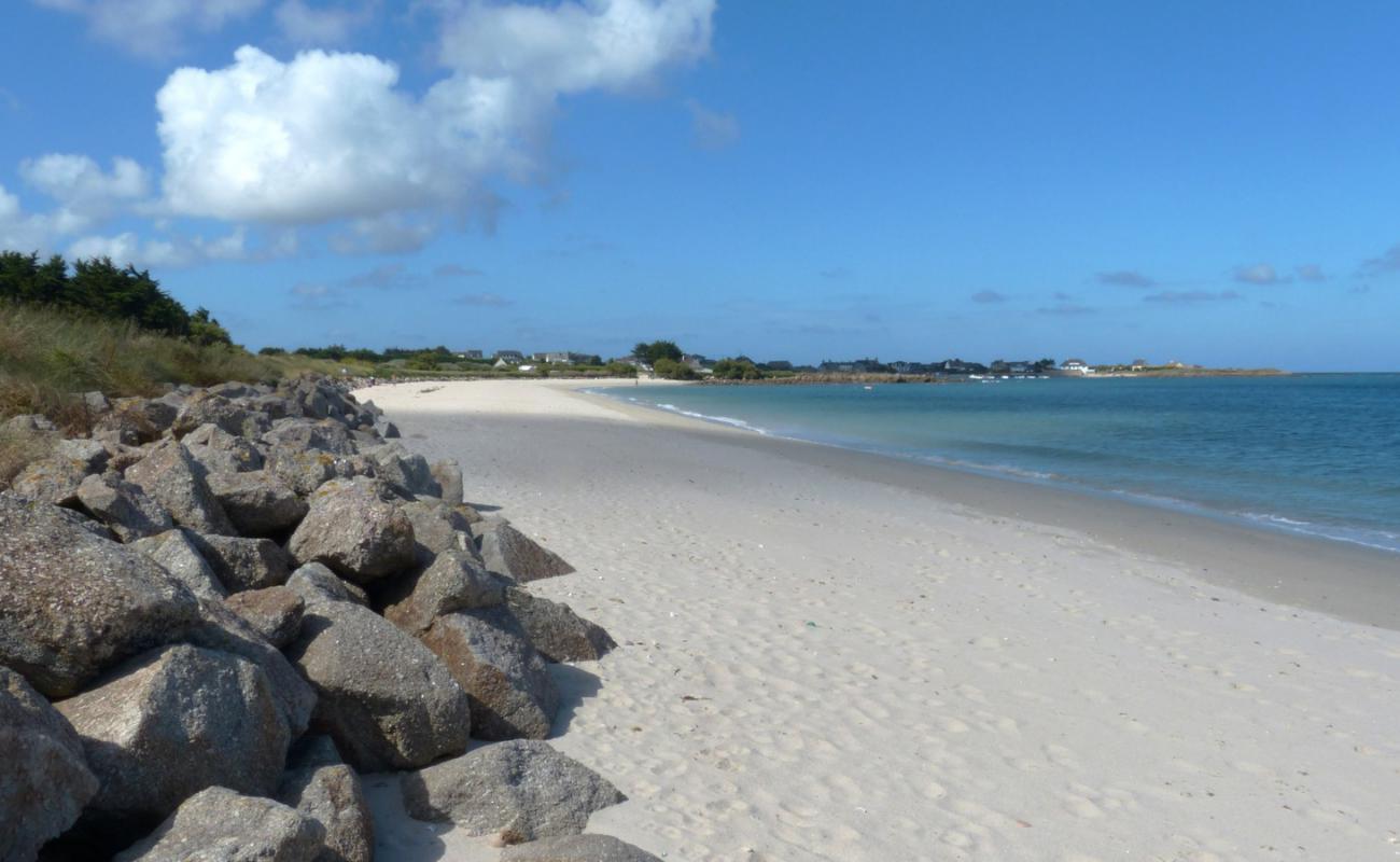 Фото Brevy Beach с светлый песок поверхностью