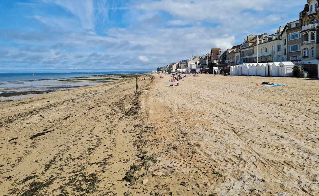 Фото Plage de Saint Aubin sur Mer с светлый песок поверхностью