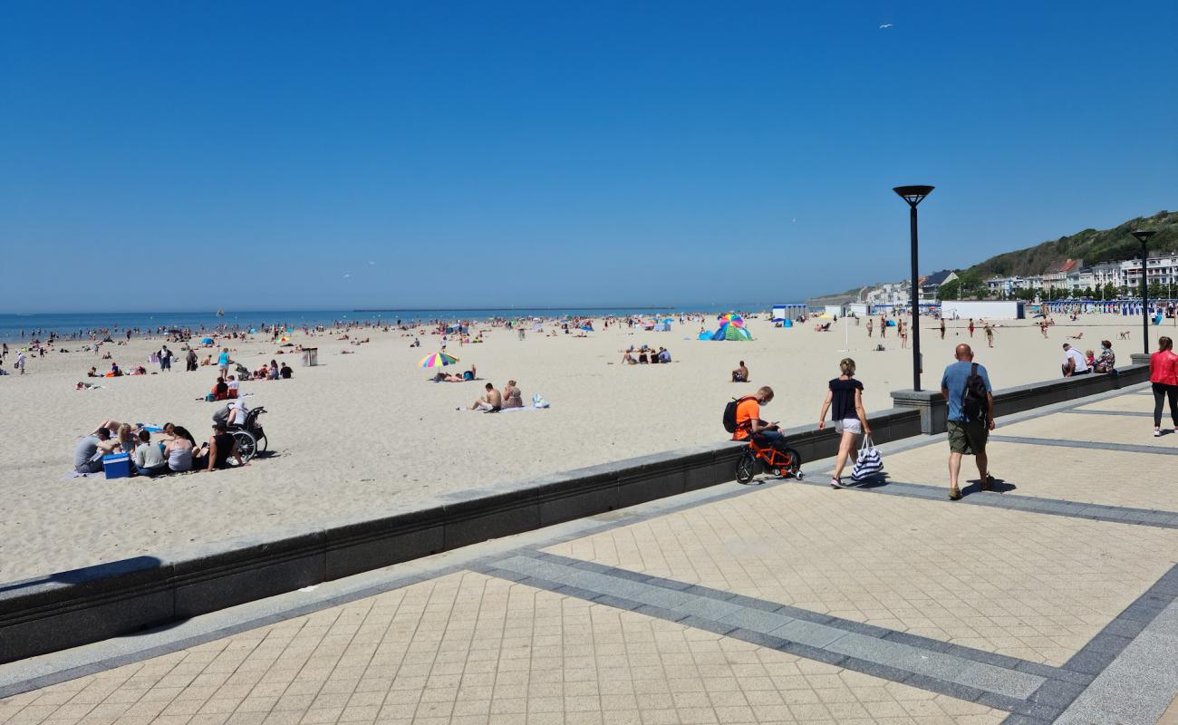 Фото Plage de Boulogne-sur-Mer с светлый песок поверхностью