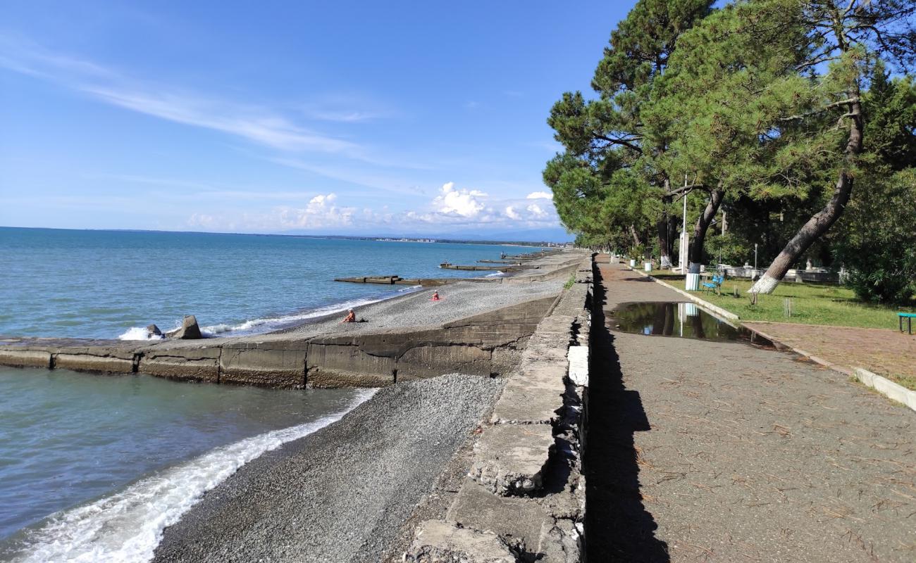 Фото Ochamchire beach с серая чистая галька поверхностью