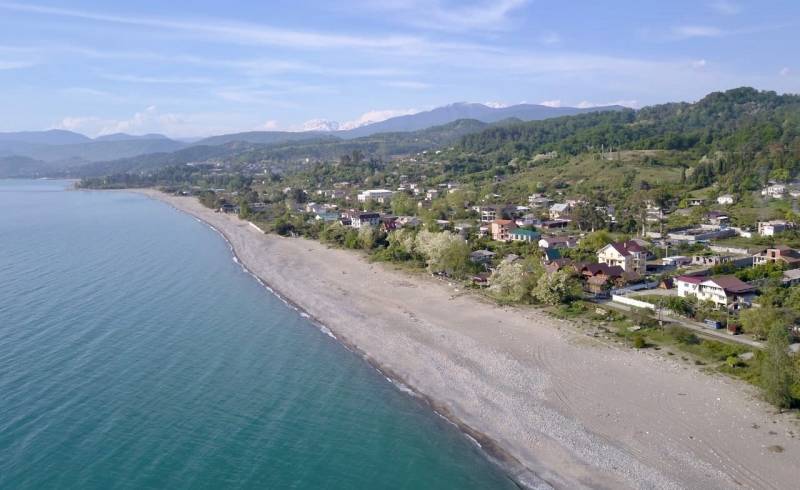 Фото Tkhubuni beach с песок с галькой поверхностью