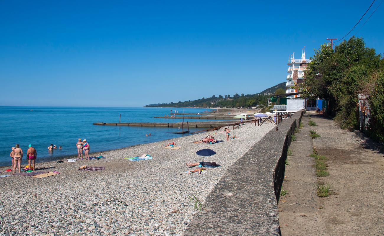 Фото Tsitrusovani beach с песок с галькой поверхностью