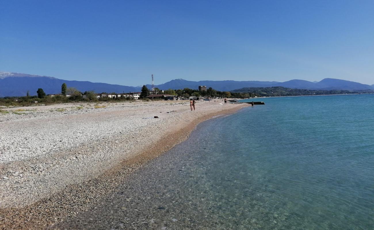 Фото Gudauta beach с песок с галькой поверхностью