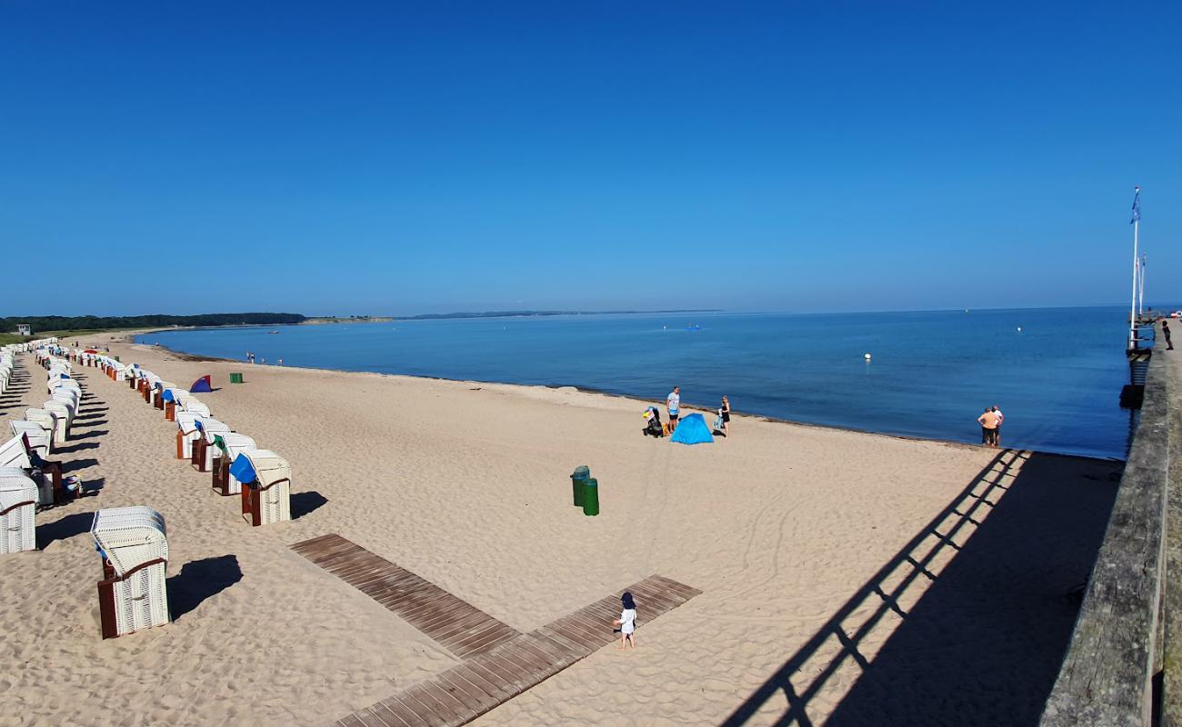 Фото Weissenhauser Strand с светлый песок поверхностью