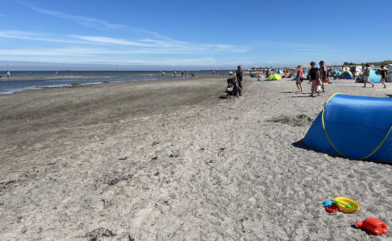 Фото Grune Brink Strand с светлый песок поверхностью