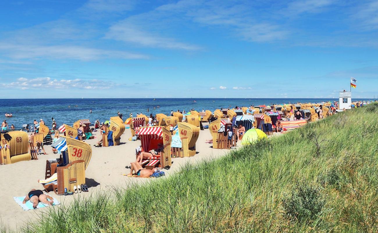 Фото Strand Timmendorf с светлый песок поверхностью