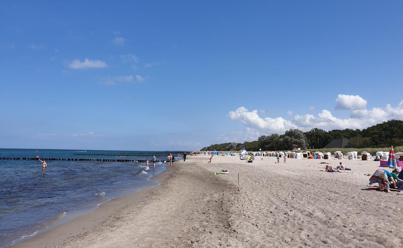 Фото Strand Kuhlungsborn с светлый песок поверхностью