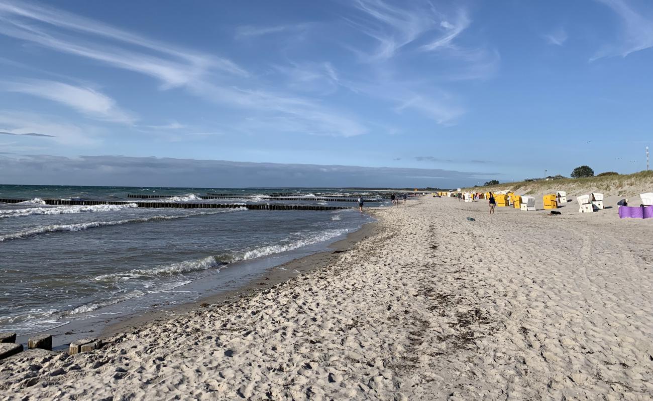 Фото Strand Ahrenshoop с светлый песок поверхностью