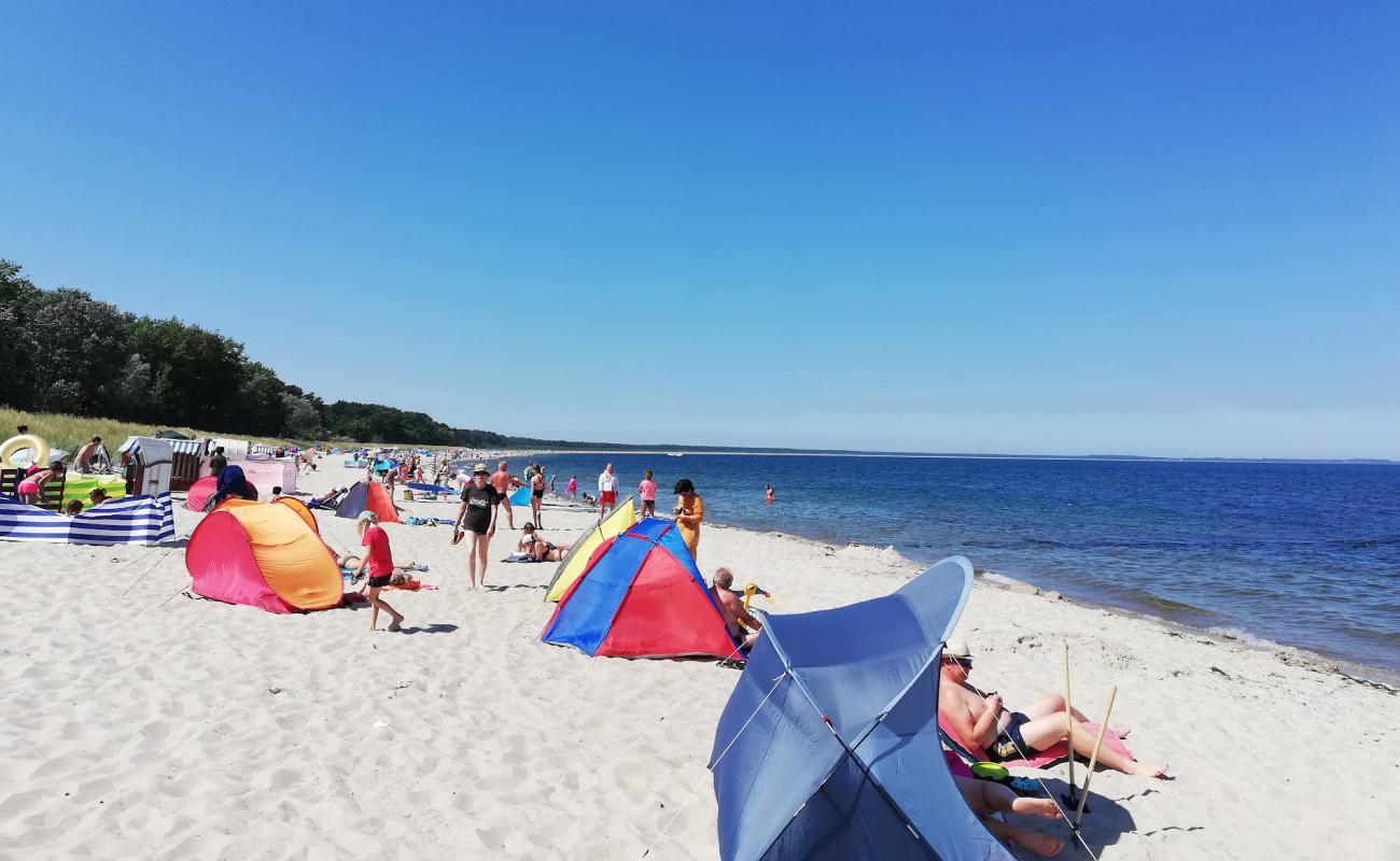 Фото Glowe Strand с светлый песок поверхностью