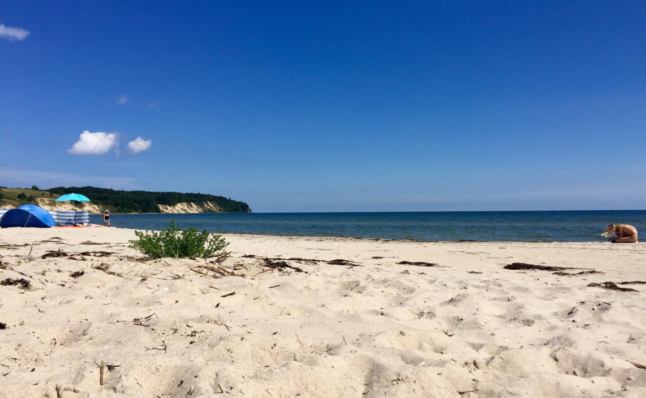 Фото Sudstrand Gohren с светлый песок поверхностью