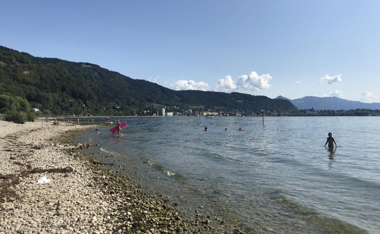 Фото Strandbad Lochau с серая галька поверхностью