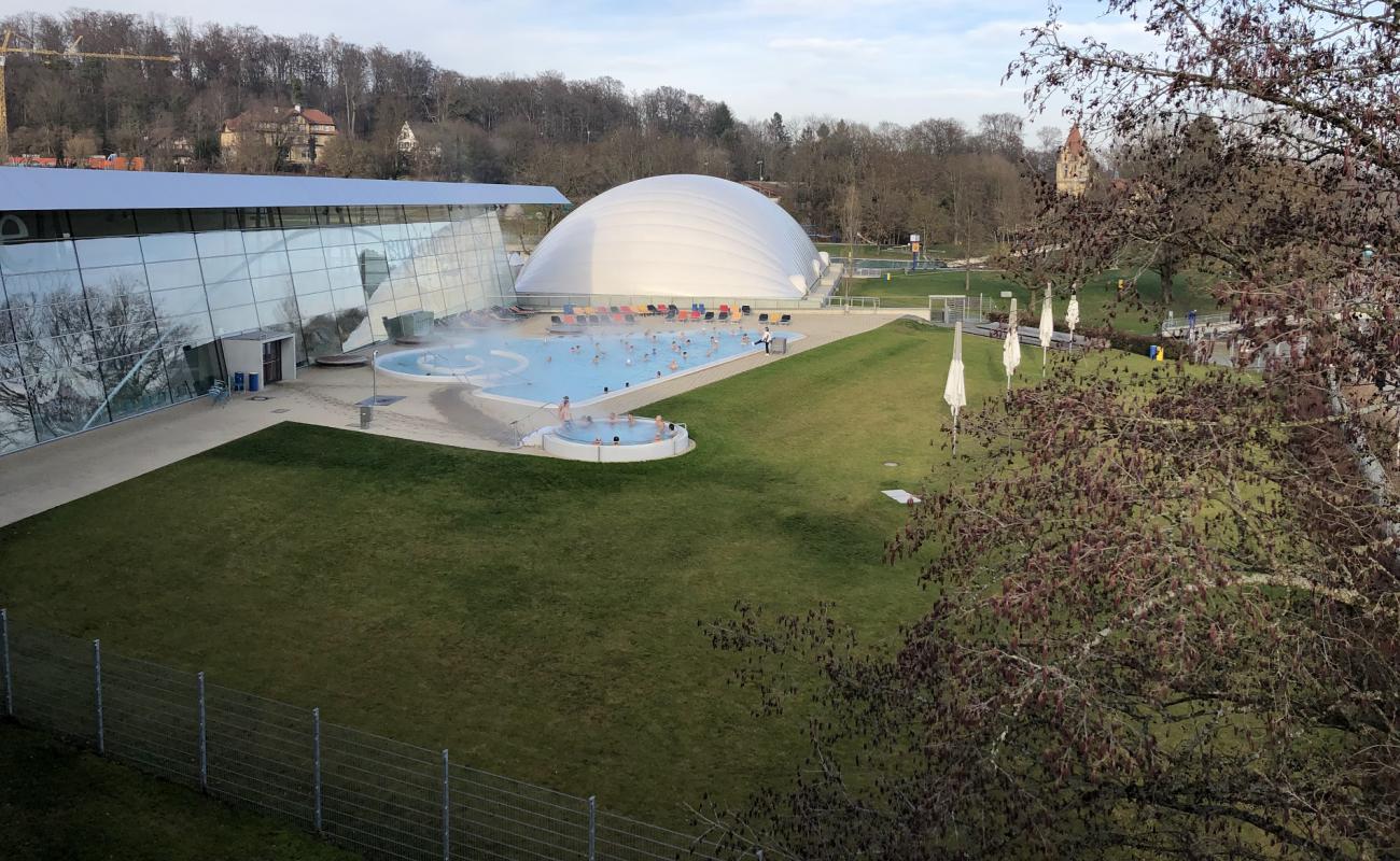 Фото Bodensee-Therme Konstanz с трава поверхностью