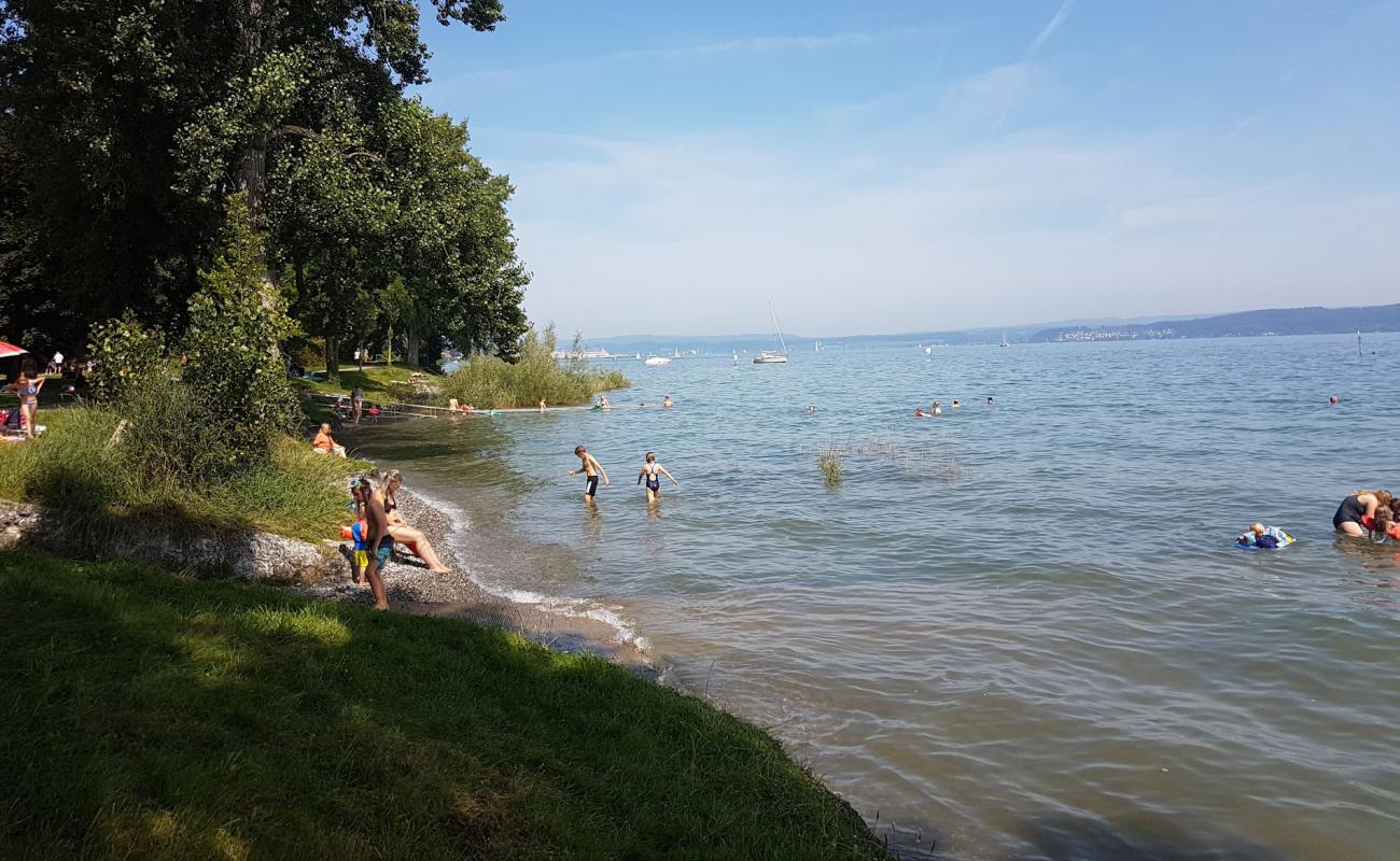 Фото Strandbad Konstanz с серая галька поверхностью