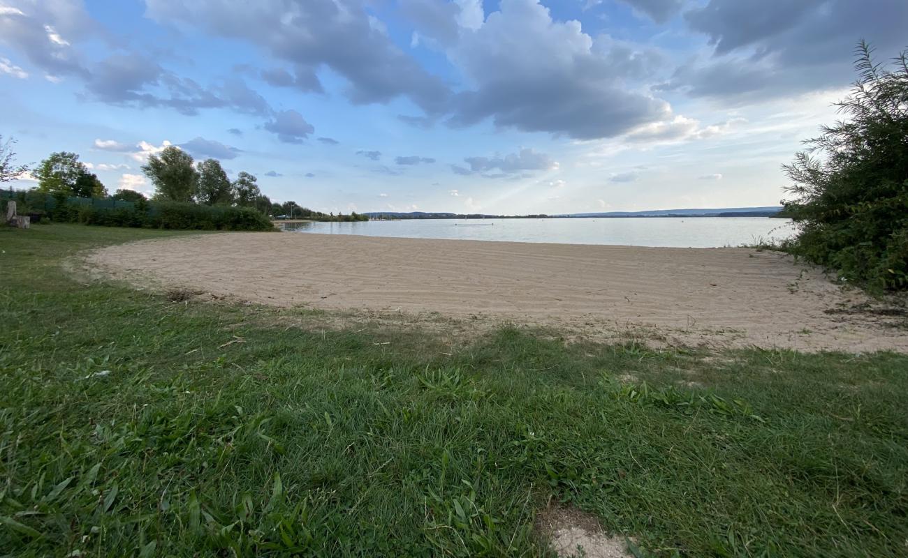 Фото FKK Strand Muhr am See с светлый песок поверхностью