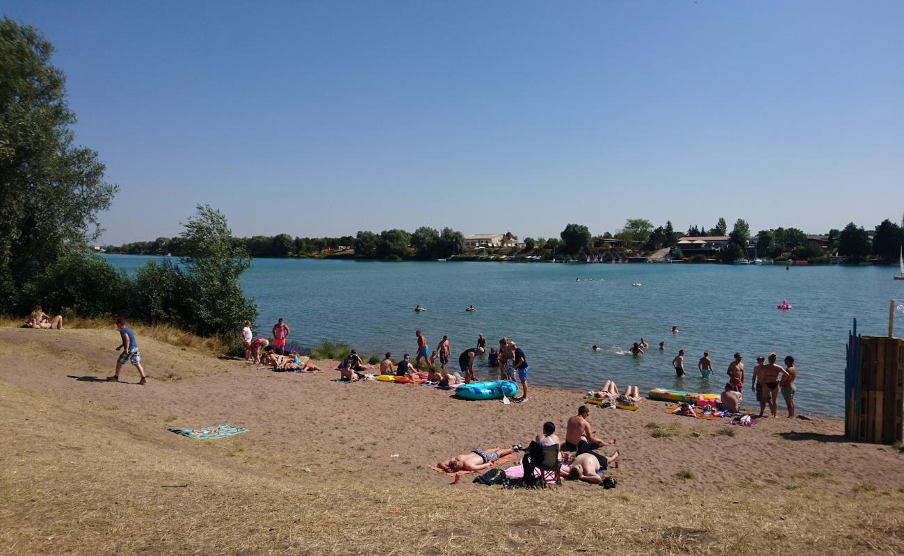 Фото Freizeitgelande Alperstedter Beach с светлый песок поверхностью