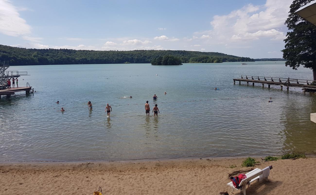 Фото Strandbad am Dieksee с светлый песок поверхностью