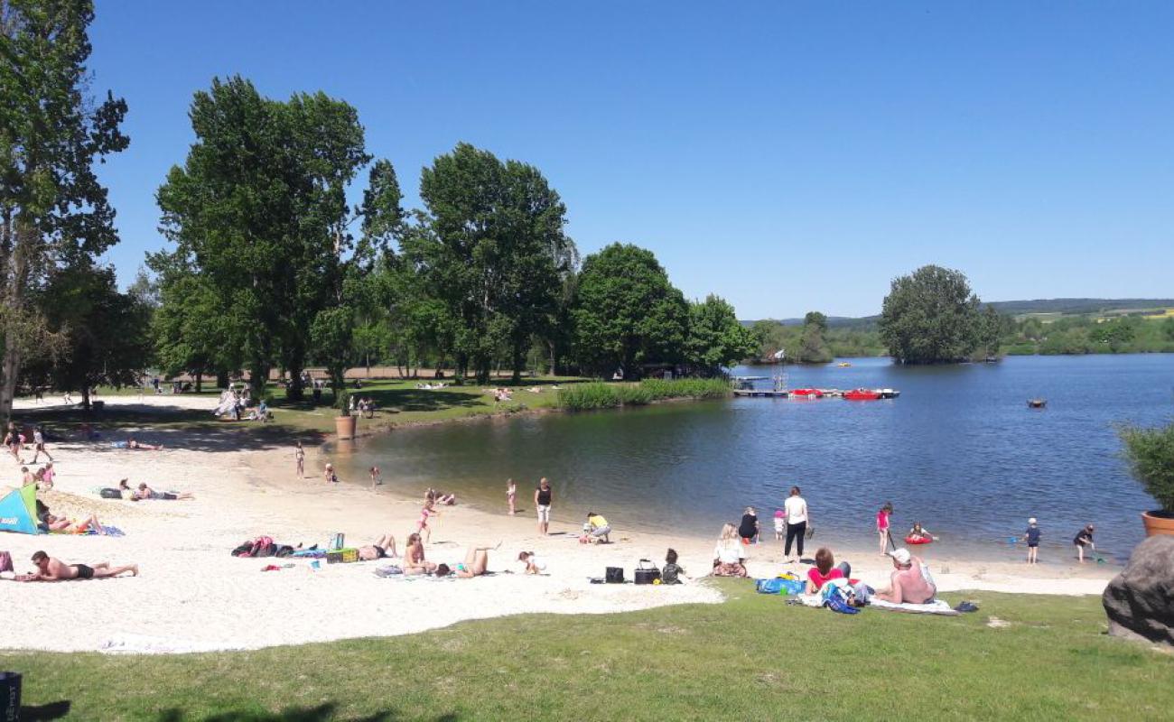 Фото Wetzlar Beach с светлый песок поверхностью