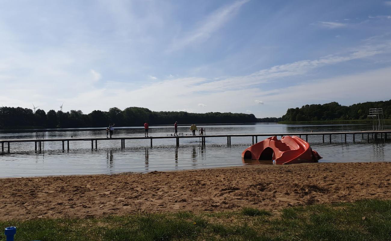 Фото Strandbad Broock с светлый песок поверхностью