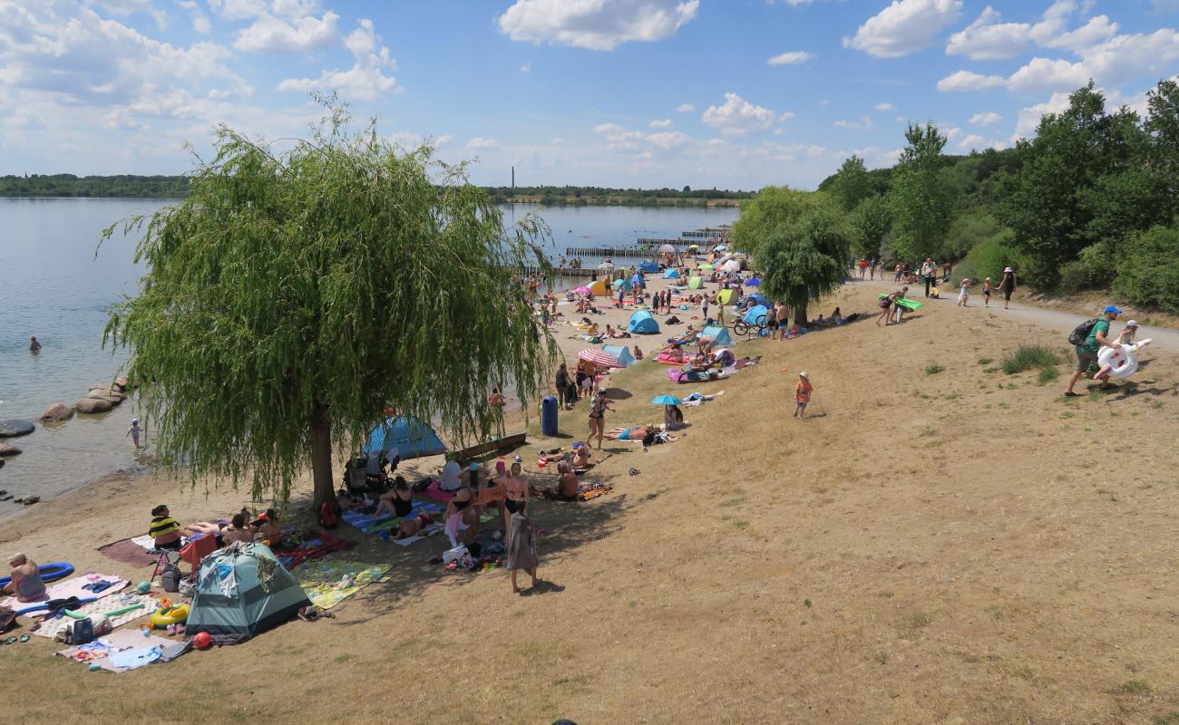 Фото Markkleeberger See Strandbad с светлый песок поверхностью