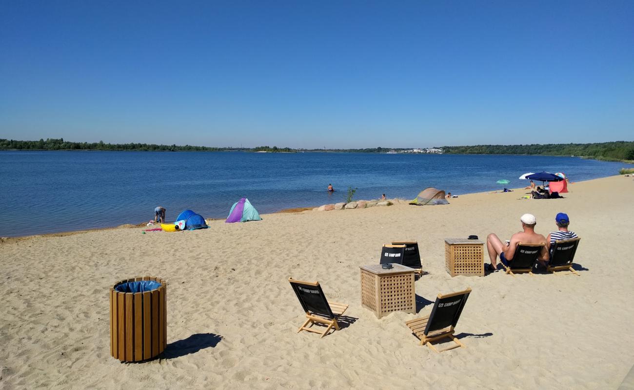 Фото Auenhainer Strand с светлый песок поверхностью