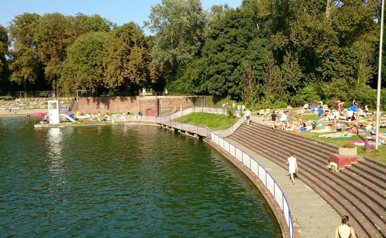 Фото Naturbad Stadtparksee с бетон поверхностью