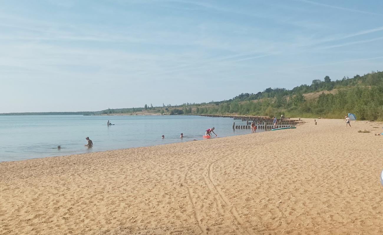 Фото Strand am Stormthaler See с светлый песок поверхностью