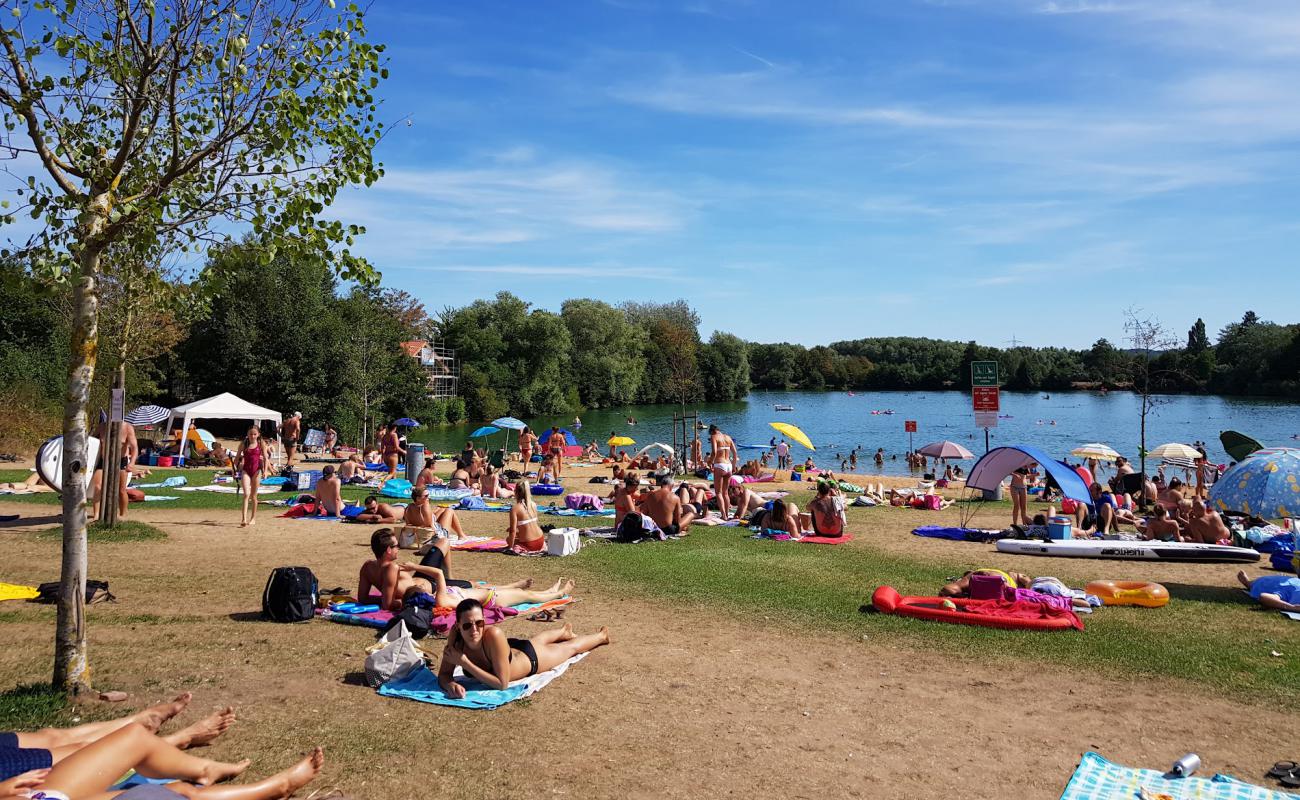 Фото Honisch Beach с светлый песок поверхностью