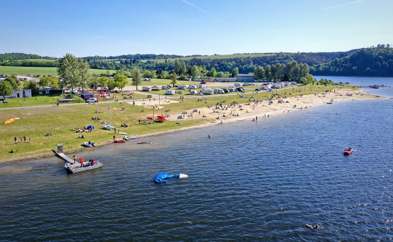 Фото Saalburg Beach с светлый песок поверхностью