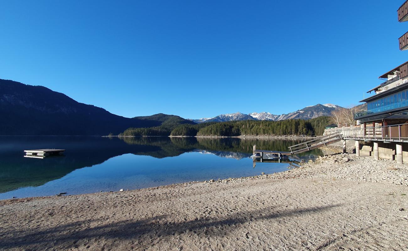 Фото Eibsee Beach с песок с камнями поверхностью