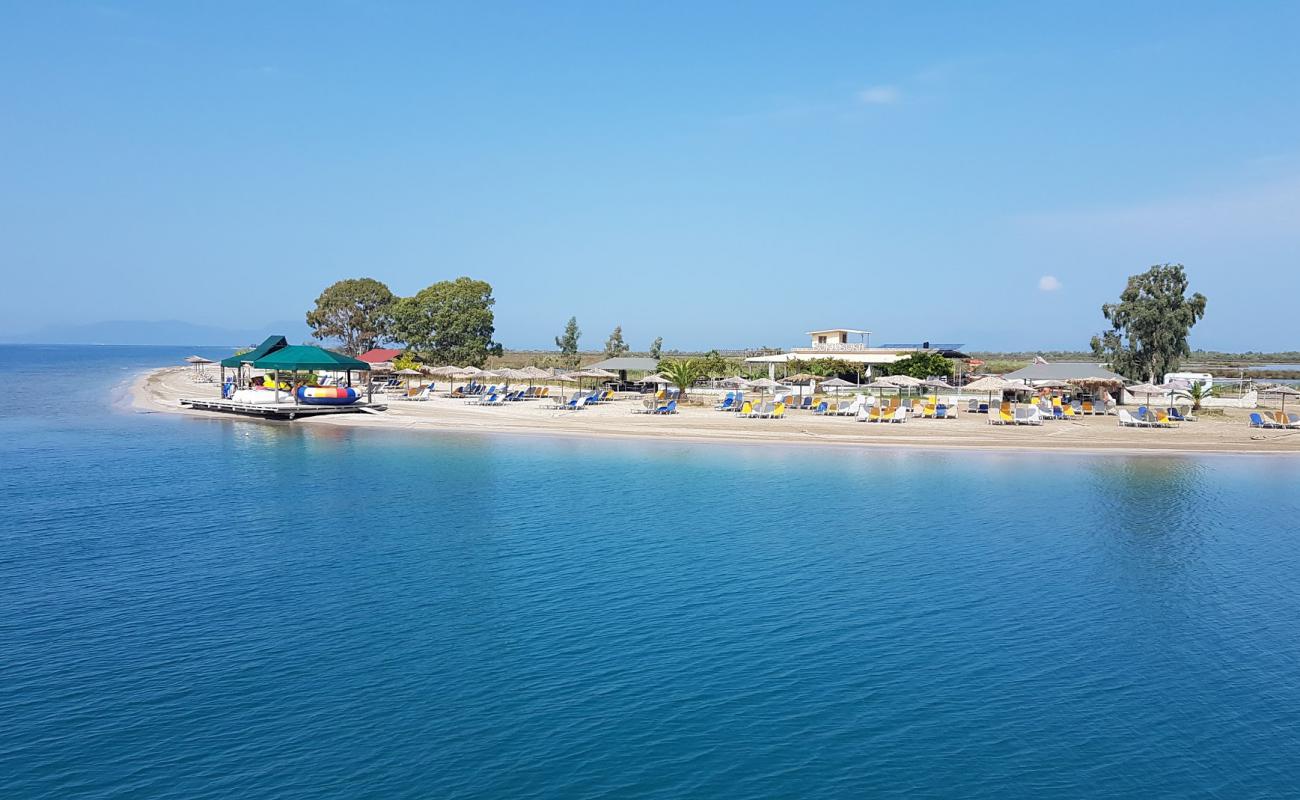 Фото Bouka Beach с светлый песок поверхностью