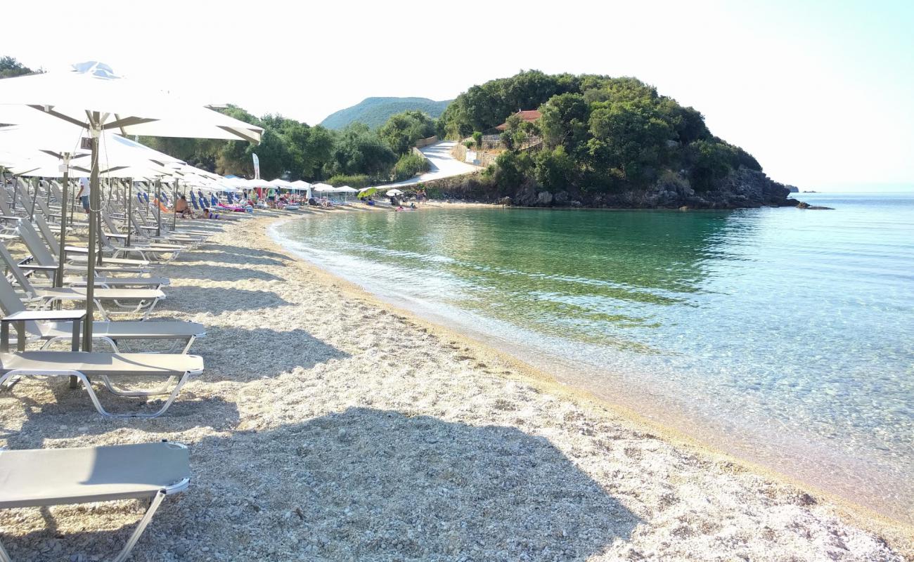 Фото Agios Paraskevi beach с белая чистая галька поверхностью