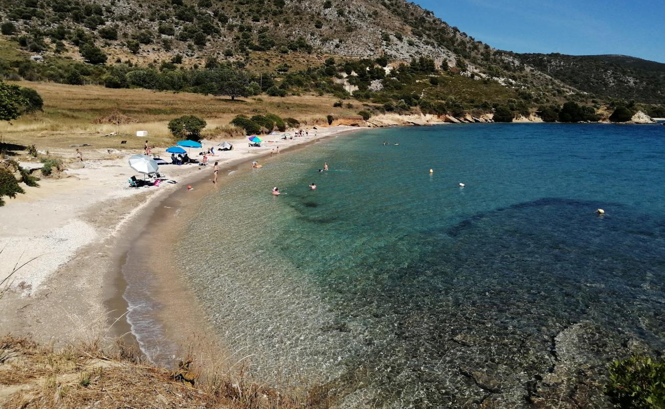 Фото Agrilia beach с белая чистая галька поверхностью