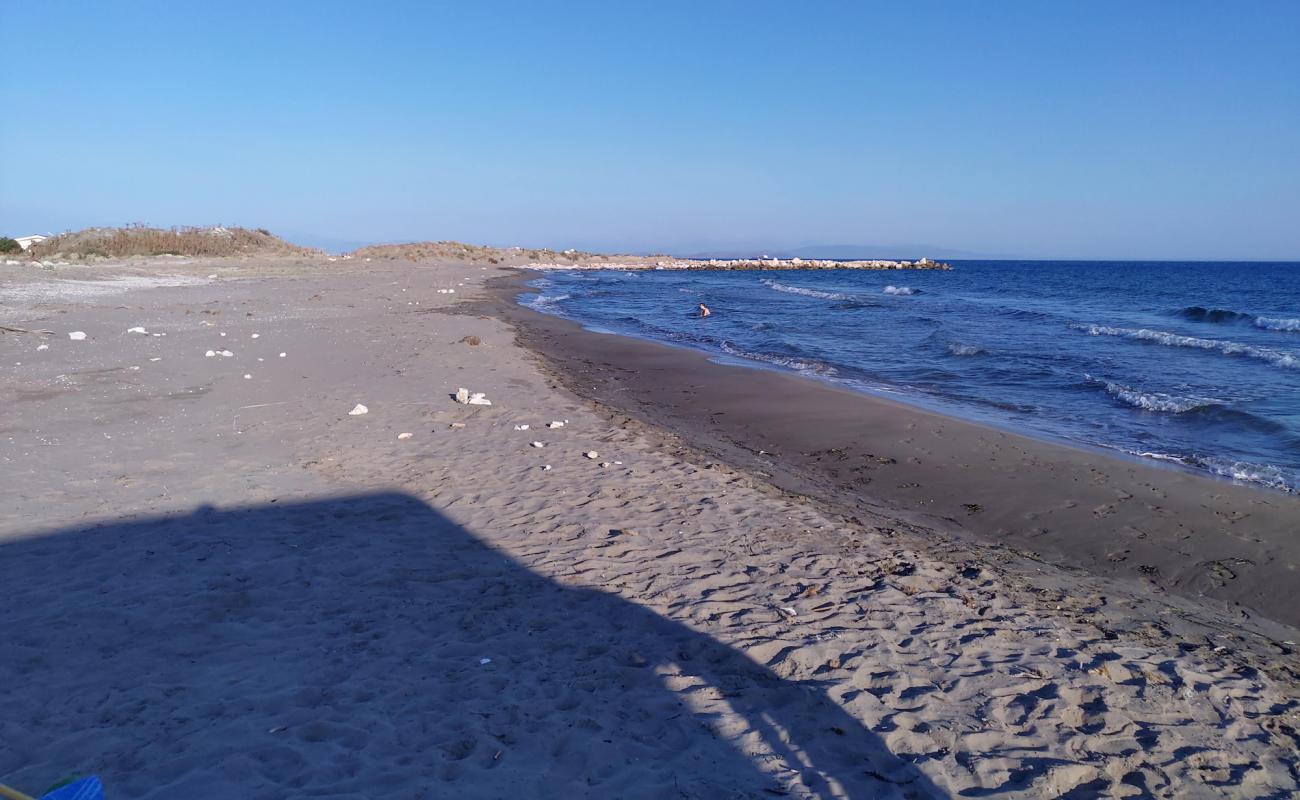 Фото Paliopotamos beach с песок с галькой поверхностью