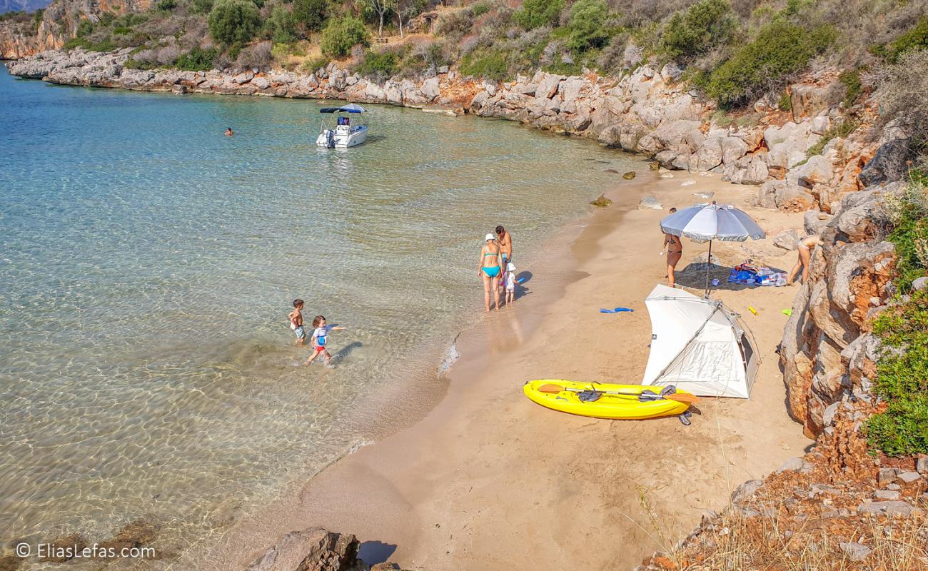 Фото Asteri beach с светлый песок поверхностью