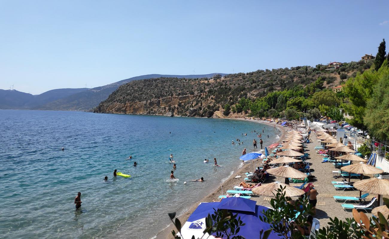 Фото Agios Isidoros beach с белая чистая галька поверхностью