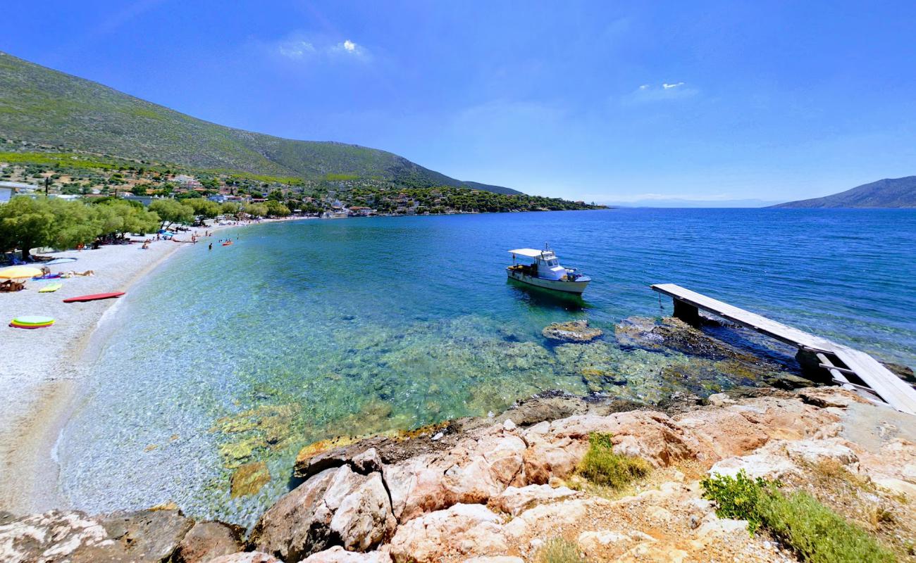 Фото Agios Vasilios beach с белая чистая галька поверхностью