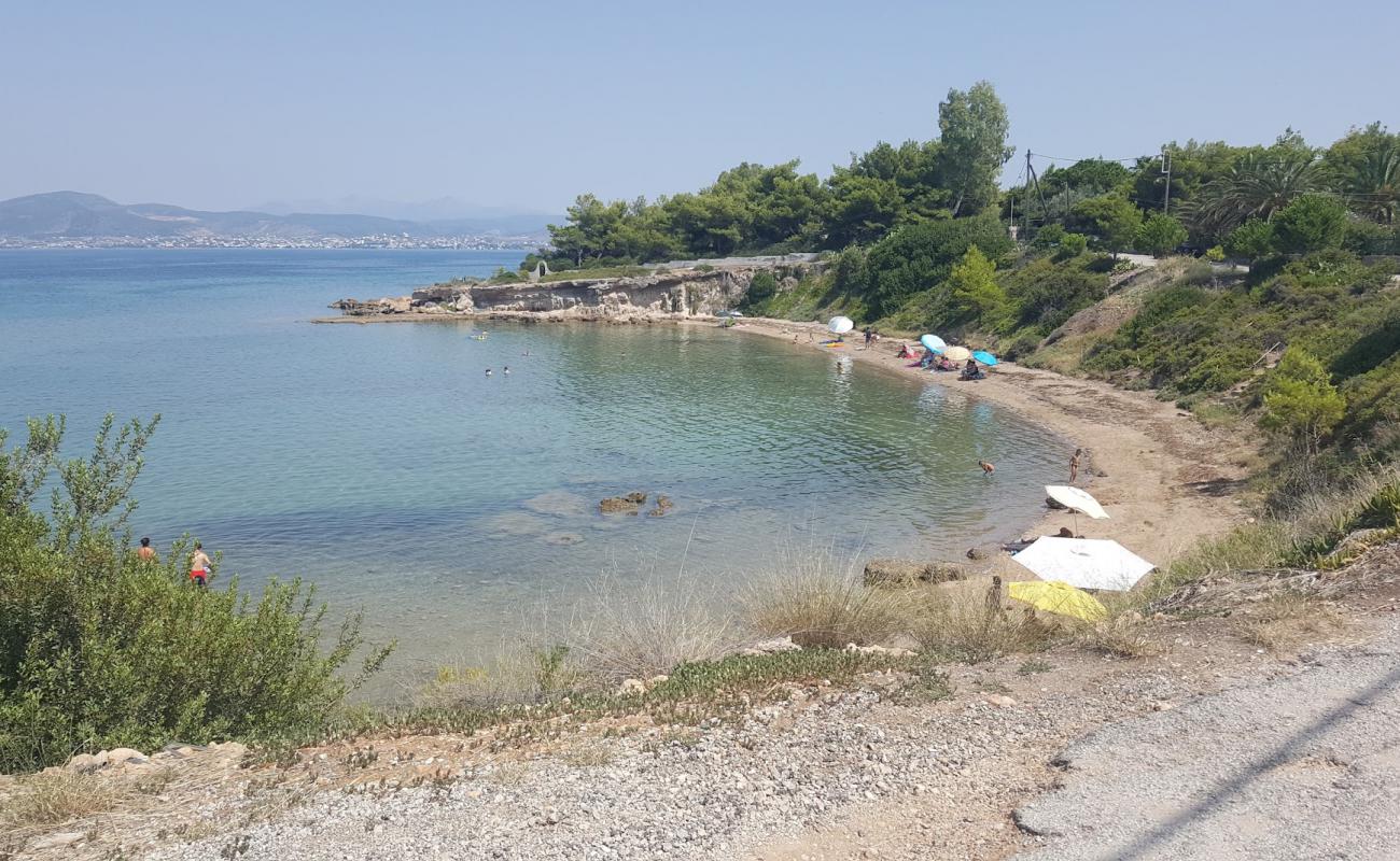 Фото Razopoula beach с темный песок поверхностью