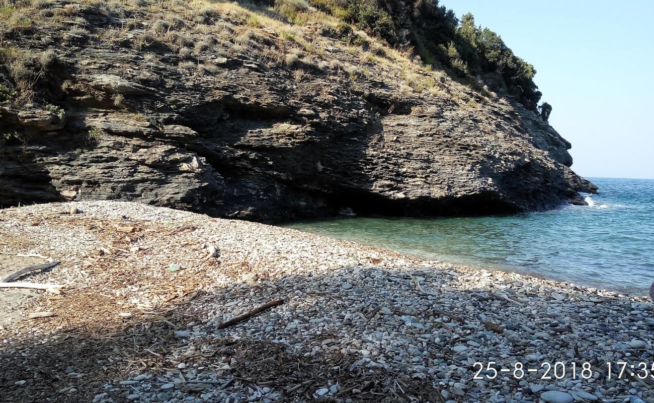 Фото Placa wild beach с песок с галькой поверхностью