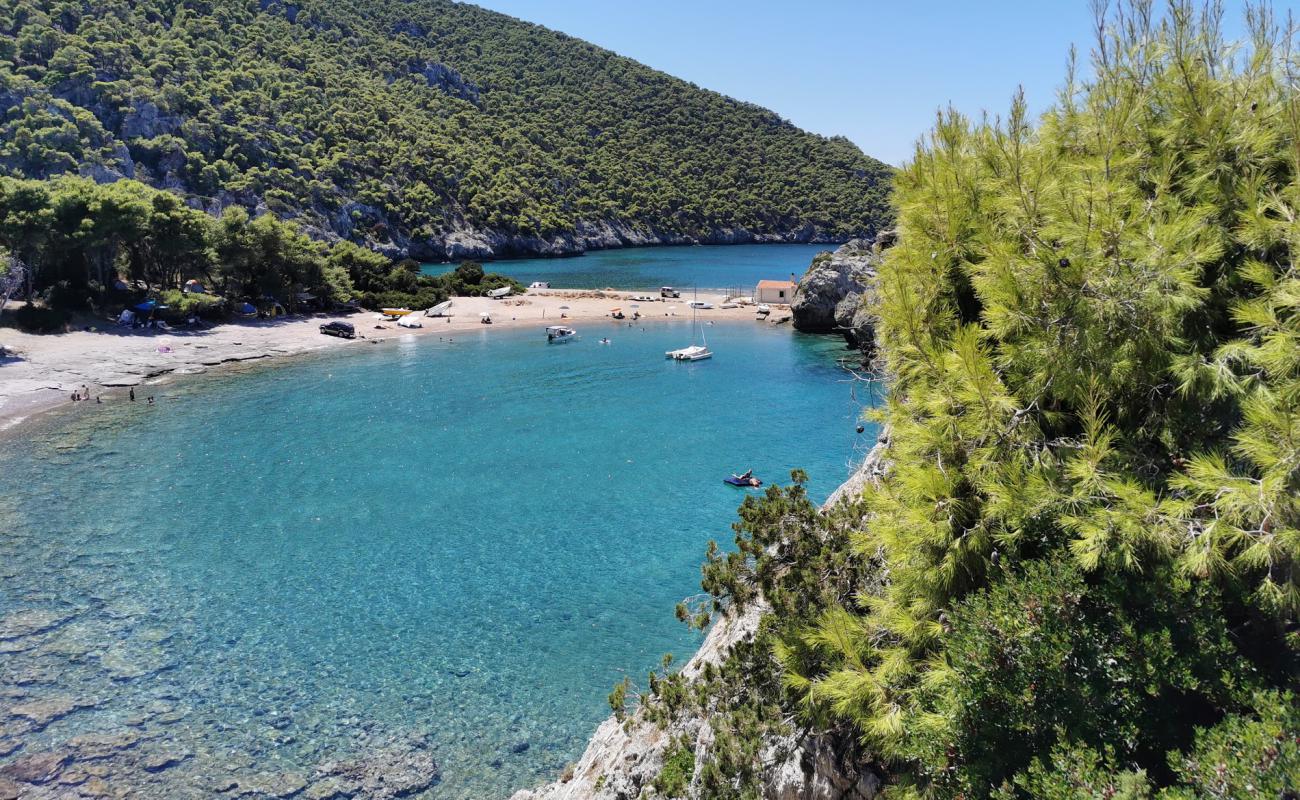 Фото Mylokope beach с темная чистая галька поверхностью