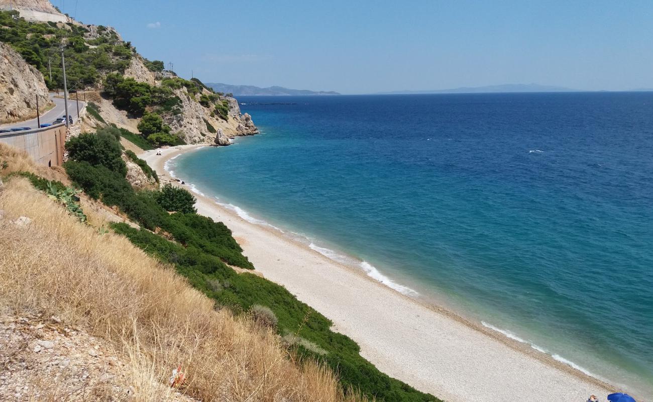 Фото Kakias beach с белая чистая галька поверхностью