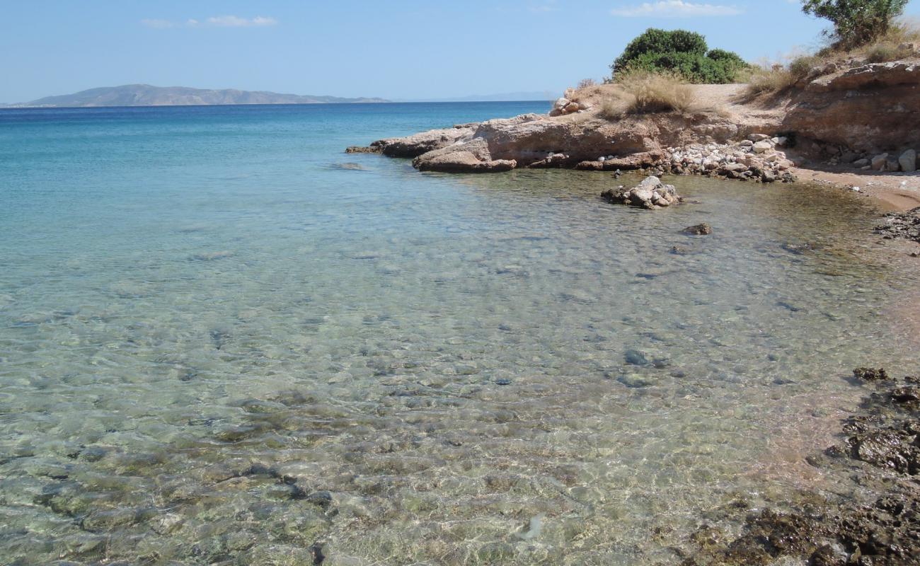 Фото Vardaris 2nd beach с белая чистая галька поверхностью