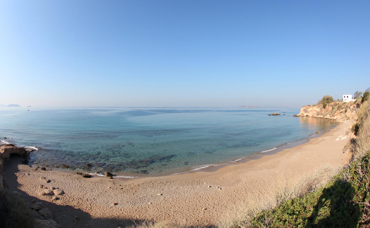 Фото Kritikos Beach с песок с галькой поверхностью